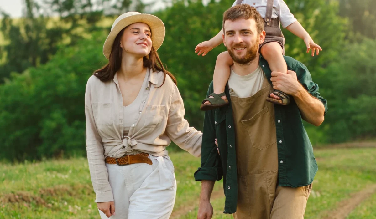 full-shot-family-living-countryside