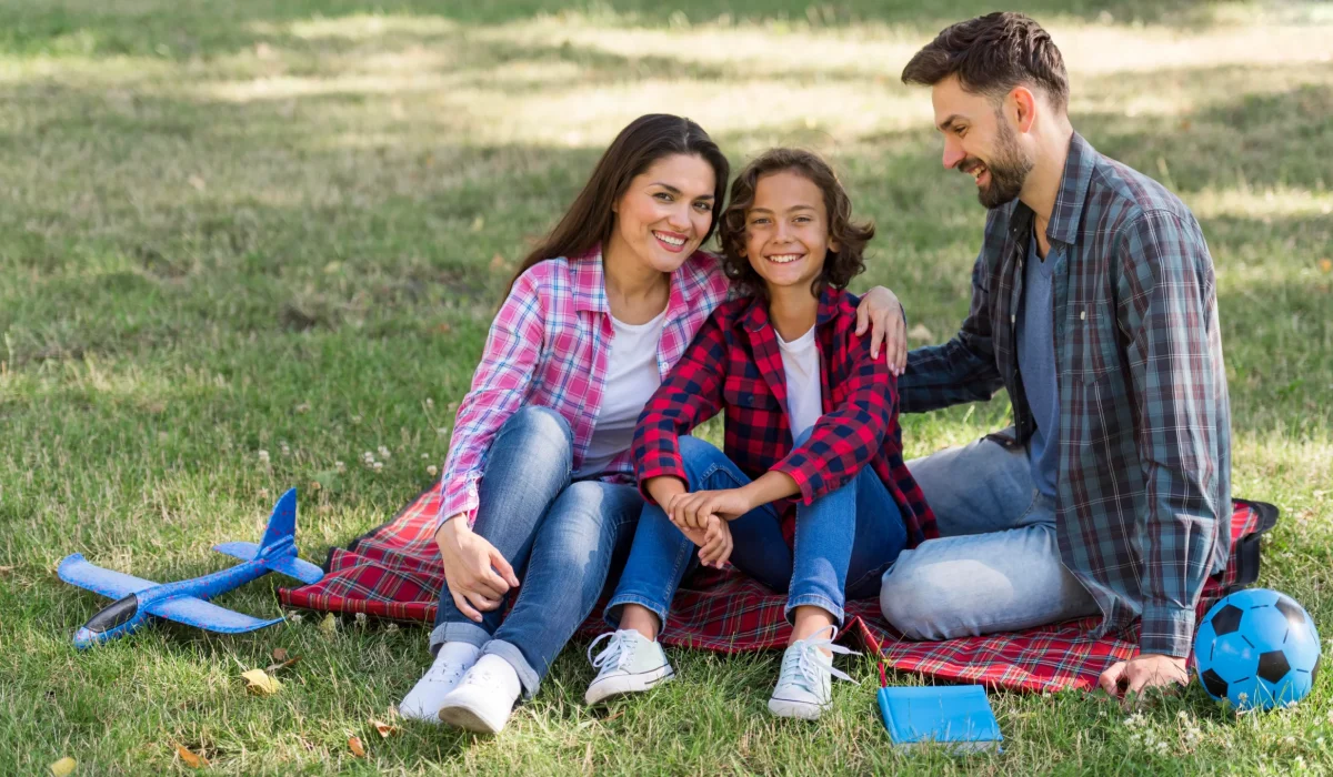 parents-child-spending-time-together-outdoors